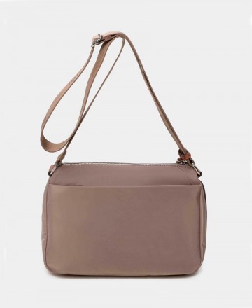 h2Bolso bandolera Binnari Louise 20850 h2 pEl Bolso bandolera Binnari Louise 20850 en color taupe es el accesorio perfecto para
