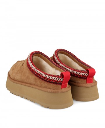 h2Zuecos con plataforma UGG W Tazz II h2 pDescubre la ultima version de los iconicos zuecos de plataforma UGG con los W Tazz II
