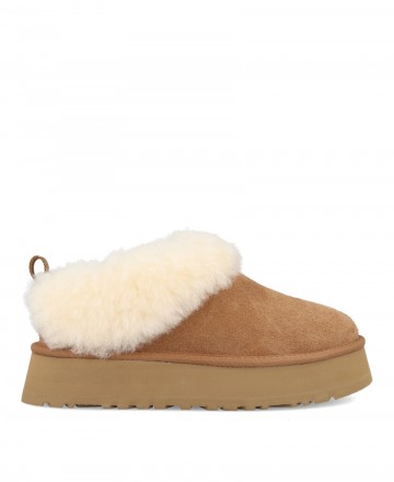 h2Zapatillas abiertas UGG W Tazzelle h2 pLas UGG W Tazzelle en color camel son la combinacion perfecta entre un diseno casual y