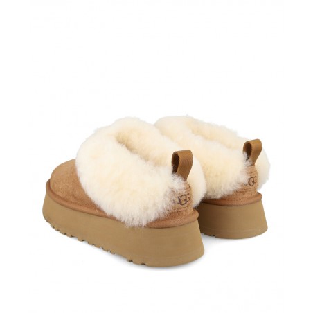 h2Zapatillas abiertas UGG W Tazzelle h2 pLas UGG W Tazzelle en color camel son la combinacion perfecta entre un diseno casual y