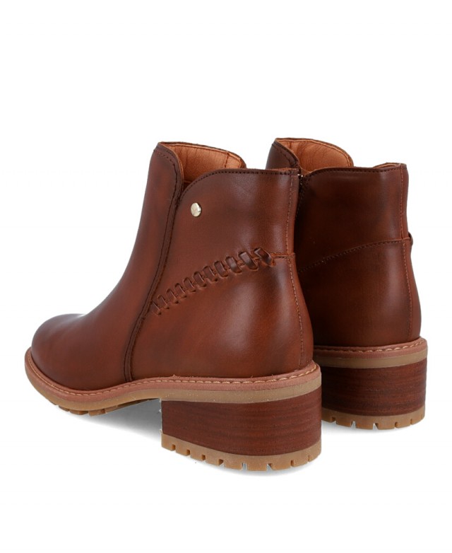 Pikolinos Medina W0D-8871 low-heeled ankle boots