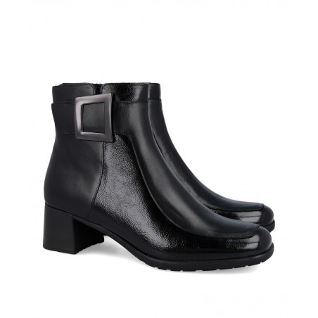 Botines con detalle de hebilla Dorking Ikia D9199