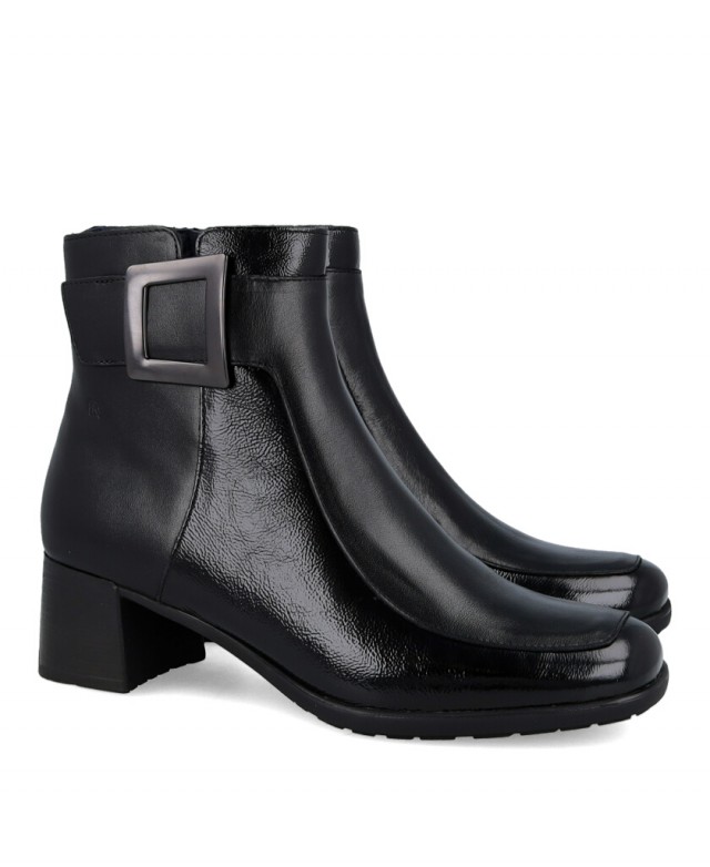 Botines con detalle de hebilla Dorking Ikia D9199