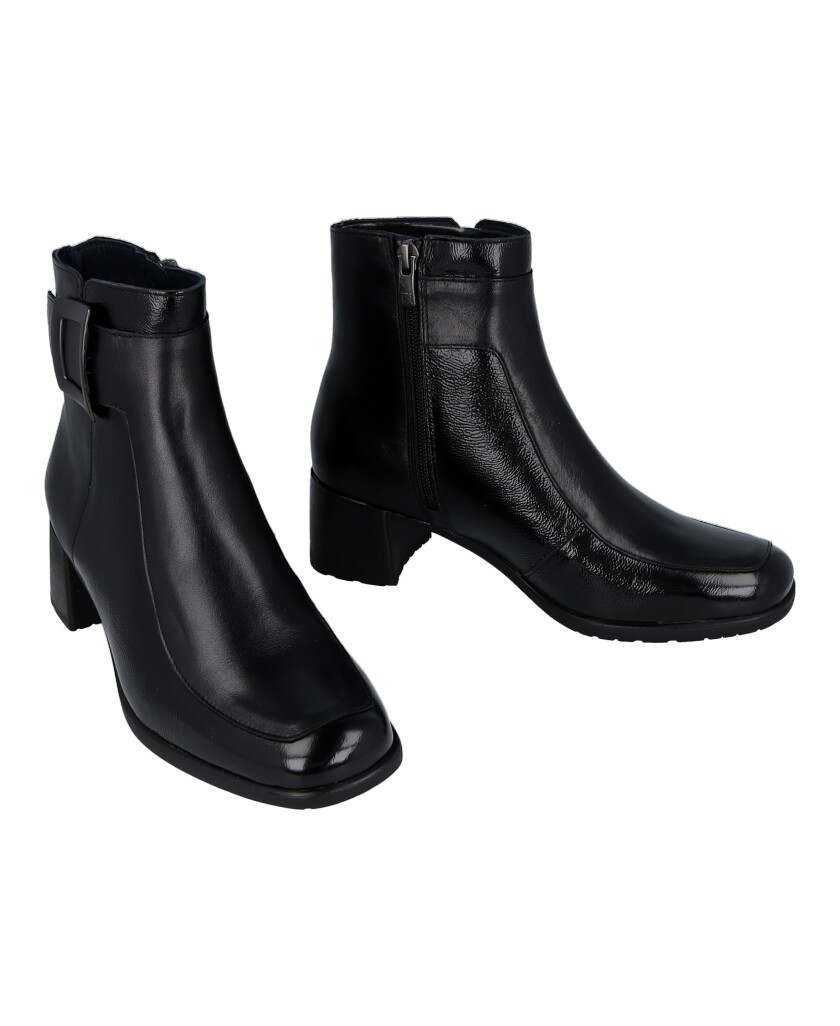 Dorking Ikia D9199 ankle boots with buckle detail