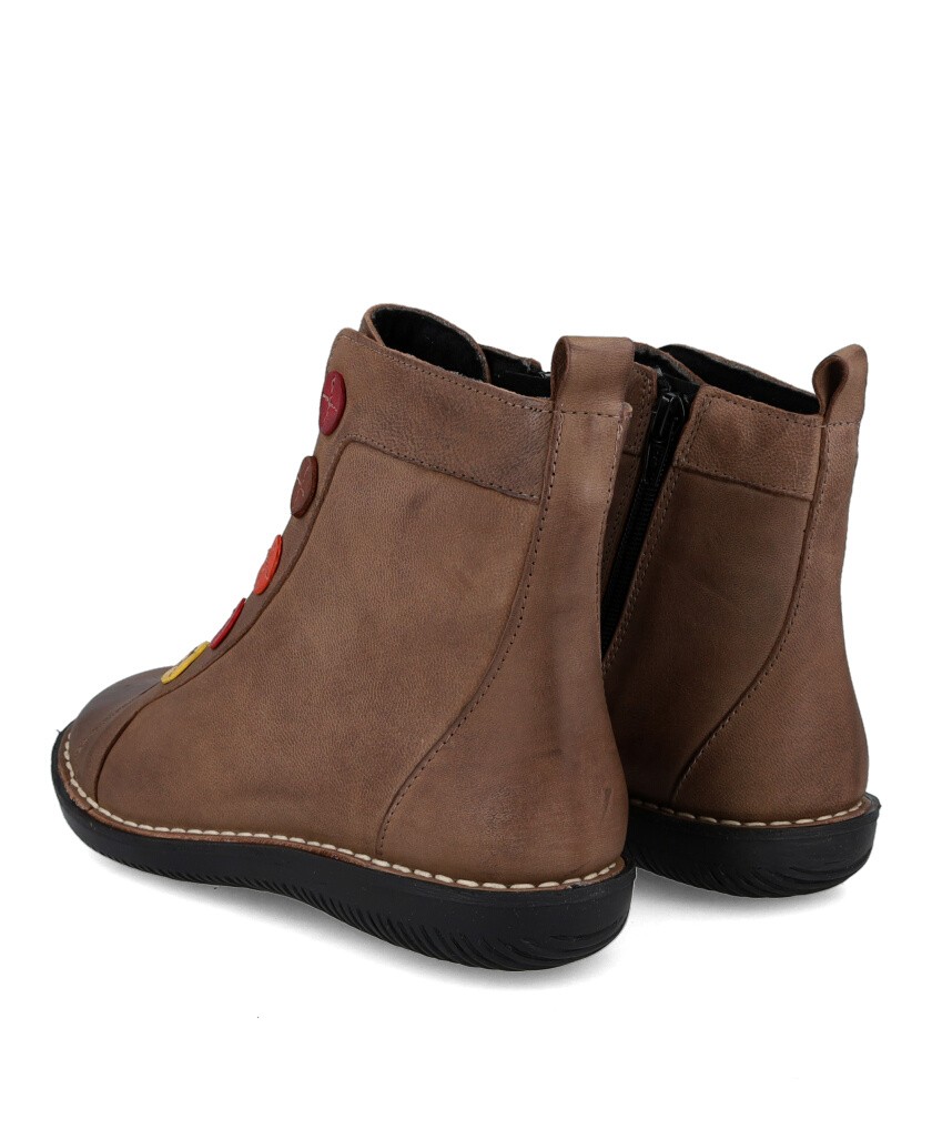 Catchalot 7238 flat brown ankle boots
