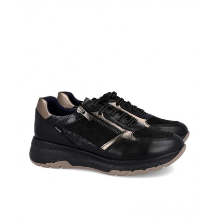 h2Zapatillas casual Fluchos Nexus F2308 h2 pLas zapatillas Fluchos Nexus F2308 en color negro con detalles dorados son la combi