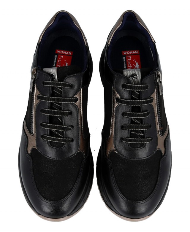 h2Zapatillas casual Fluchos Nexus F2308 h2 pLas zapatillas Fluchos Nexus F2308 en color negro con detalles dorados son la combi