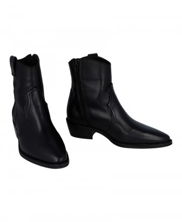 h2Botas de tacon bajo Alpe Cecile 2548 h2 pLos botines Alpe Cecile 2548 son la definicion de la elegancia versatil Con su disen