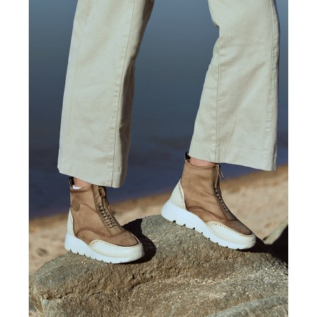 Botín casual con cuña color beige Amarpies 29419