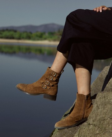 Alpe Couture 2322 Suede ankle boots with buckles