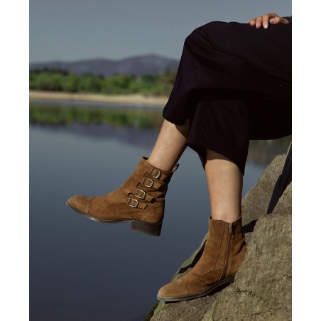 Botines de serraje con hebillas Alpe Couture 2322