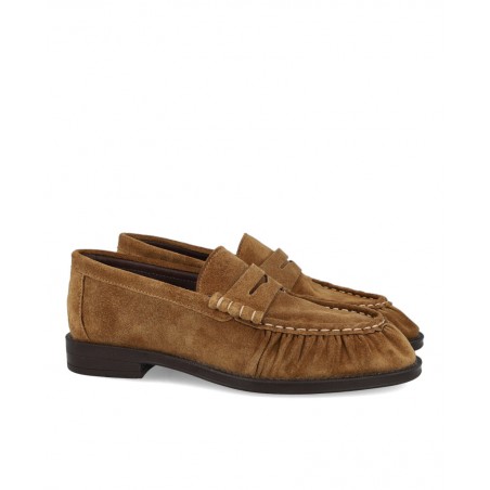 h2Mocasiones camel de piel Alpe Oxford 5328 h2 pEleva tu estilo casual con los mocasines de piel Alpe Oxford 5328 el calzado pe
