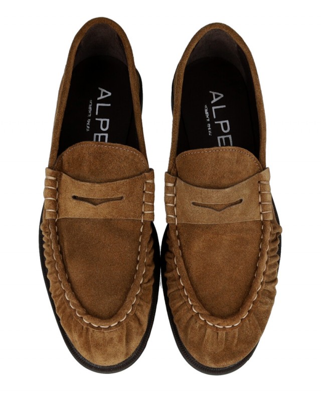 h2Mocasiones camel de piel Alpe Oxford 5328 h2 pEleva tu estilo casual con los mocasines de piel Alpe Oxford 5328 el calzado pe