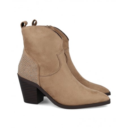 h2Botines Cowboy con tachuelas Dangela 29149 h2 pAtrevete a lucir un estilo unico con los botines cowboy Dangela 29149 Estos bo