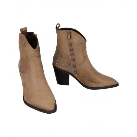 h2Botines Cowboy con tachuelas Dangela 29149 h2 pAtrevete a lucir un estilo unico con los botines cowboy Dangela 29149 Estos bo