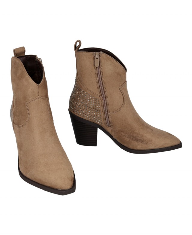 h2Botines Cowboy con tachuelas Dangela 29149 h2 pAtrevete a lucir un estilo unico con los botines cowboy Dangela 29149 Estos bo