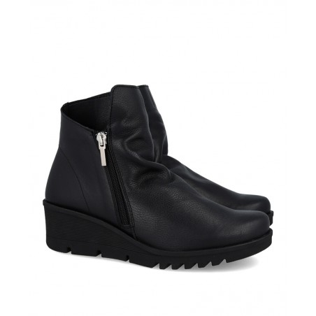 Tambi Mia 10 black wedge ankle boots