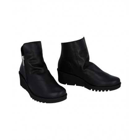 Tambi Mia 10 black wedge ankle boots