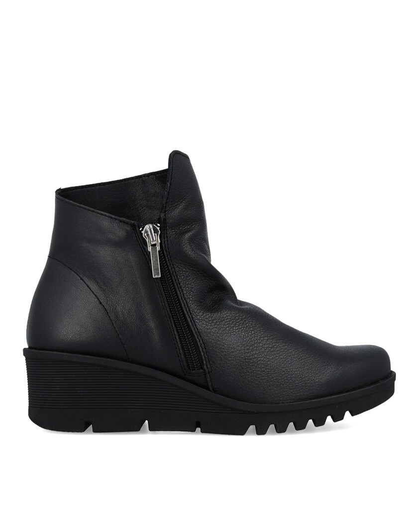 Tambi Mia 10 black wedge ankle boots