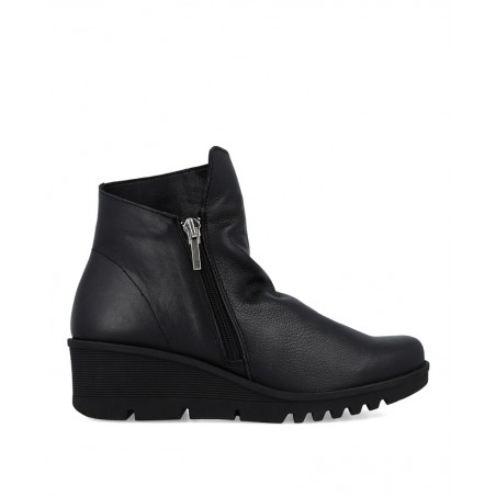 Tambi Mia 10 black wedge ankle boots