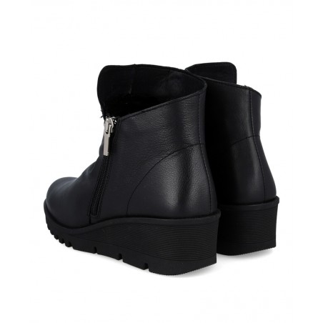 Tambi Mia 10 black wedge ankle boots