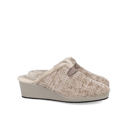 h2Zapatillas para estar por casa Garzon 175591 h2 pLas zapatillas de casa Garzon taupe para mujer son la solucion ideal para qu