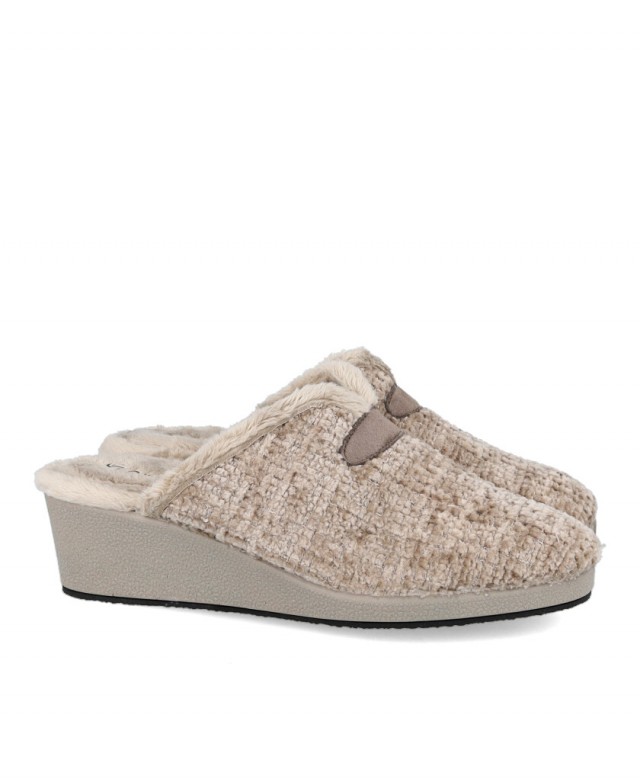 h2Zapatillas para estar por casa Garzon 175591 h2 pLas zapatillas de casa Garzon taupe para mujer son la solucion ideal para qu