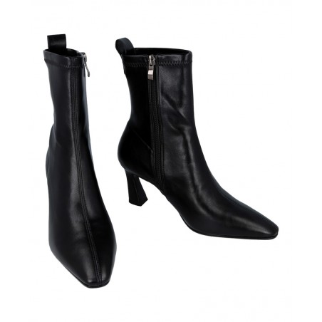 h2Botines de tacon geometrico Catchalot Elaya h2 pLos Botines Catchalot Elaya en negro son la pieza clave para elevar cualquier