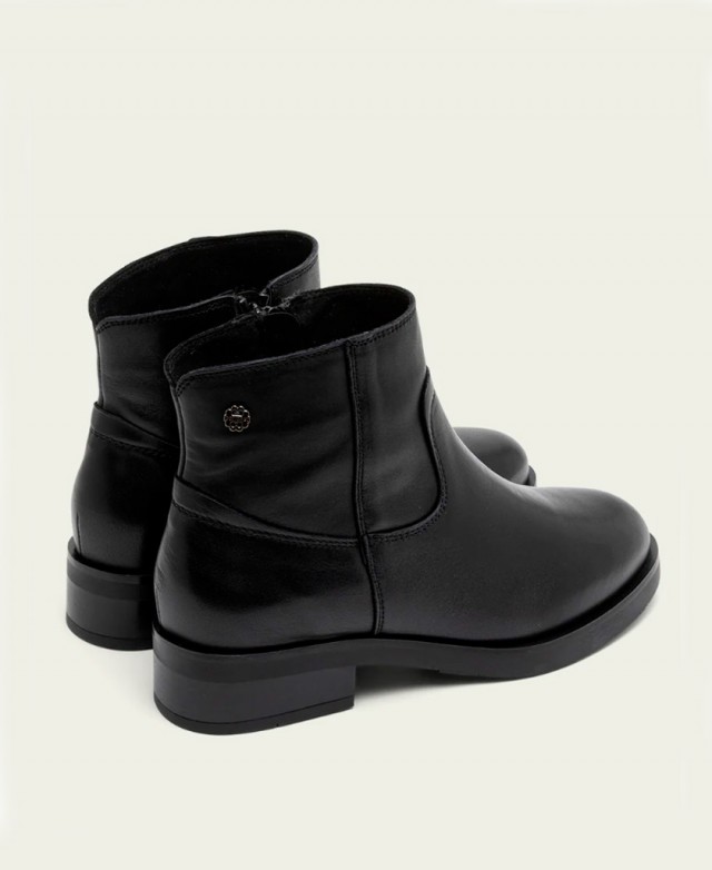 Botines para mujer en color negro Caracteristicas con cremallera tacon 4 cm zapato de estilo casual suela de goma termoplastica