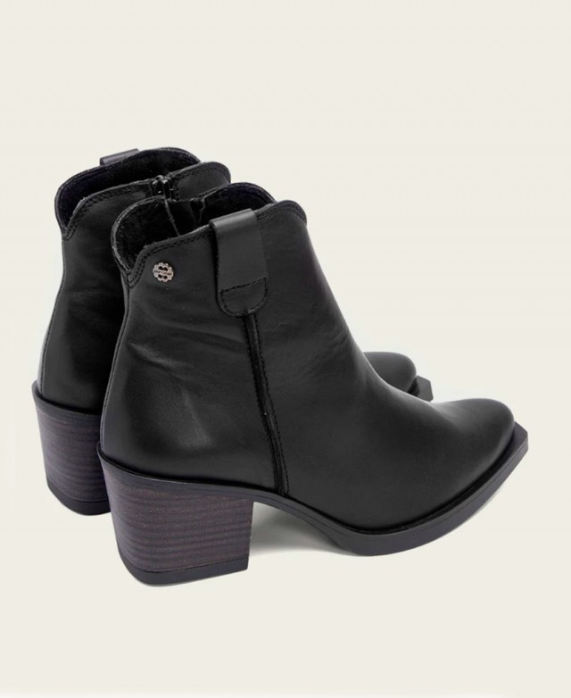 Porronet Frida 4752 black leather ankle boots