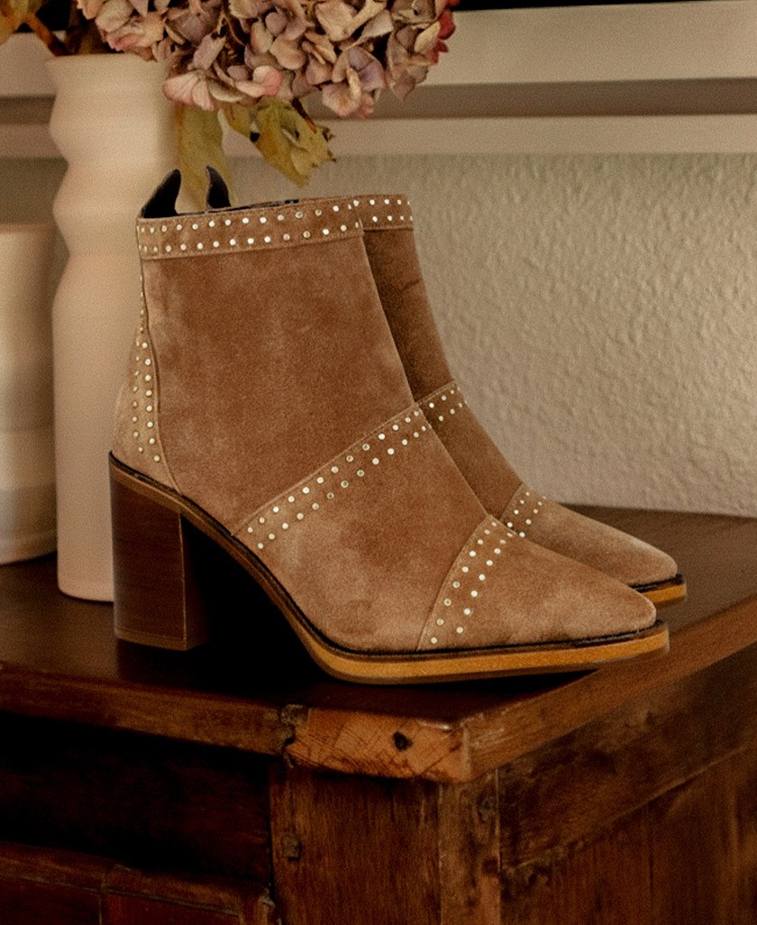Alpe Camden 5449 studded ankle boots