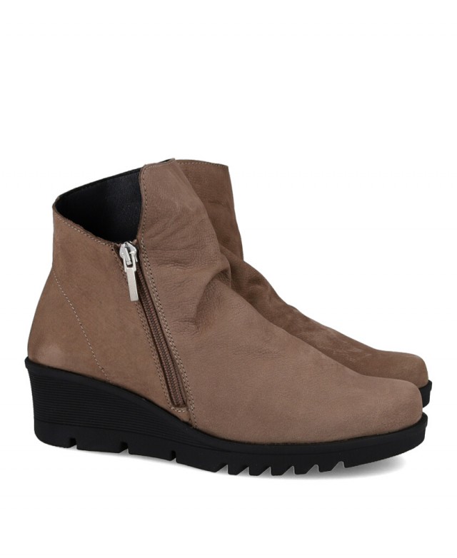 Tambi Mia 40 leather wedge ankle boots