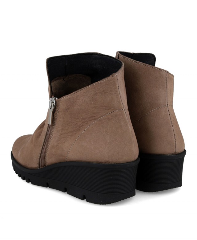 Tambi Mia 40 leather wedge ankle boots