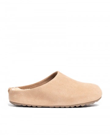 h2Zueco para mujer en color beige Yokono CHOLO 001 h2 pAsegura el bienestar de tus pies con el acogedor Zueco CHOLO 001 de YOKO