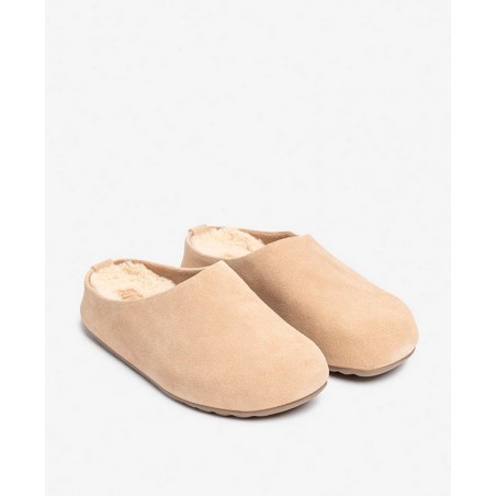h2Zueco para mujer en color beige Yokono CHOLO 001 h2 pAsegura el bienestar de tus pies con el acogedor Zueco CHOLO 001 de YOKO