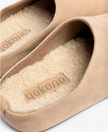 h2Zueco para mujer en color beige Yokono CHOLO 001 h2 pAsegura el bienestar de tus pies con el acogedor Zueco CHOLO 001 de YOKO