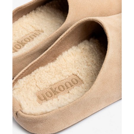 h2Zueco para mujer en color beige Yokono CHOLO 001 h2 pAsegura el bienestar de tus pies con el acogedor Zueco CHOLO 001 de YOKO