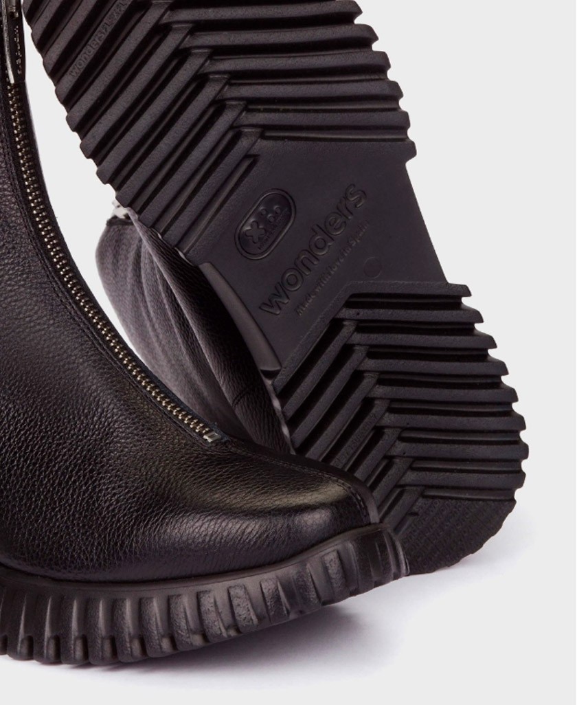 Sneakers de para mujer en color negro Caracteristicas cordones elasticos cuna 3 cm piso extra light exterior piel y textil e in