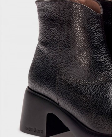 Wonders Flytres E-7125 block heel ankle boots