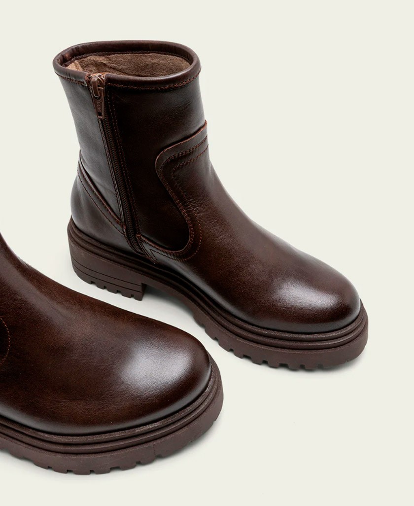 Porronet Clara 4726 ankle boots with track soles