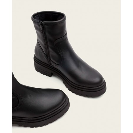 Porronet Clara 4726 black leather ankle boots