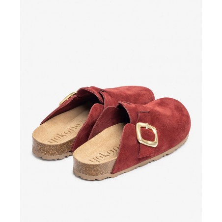 Zapato color burdeos para mujer Yokono Zueco 650