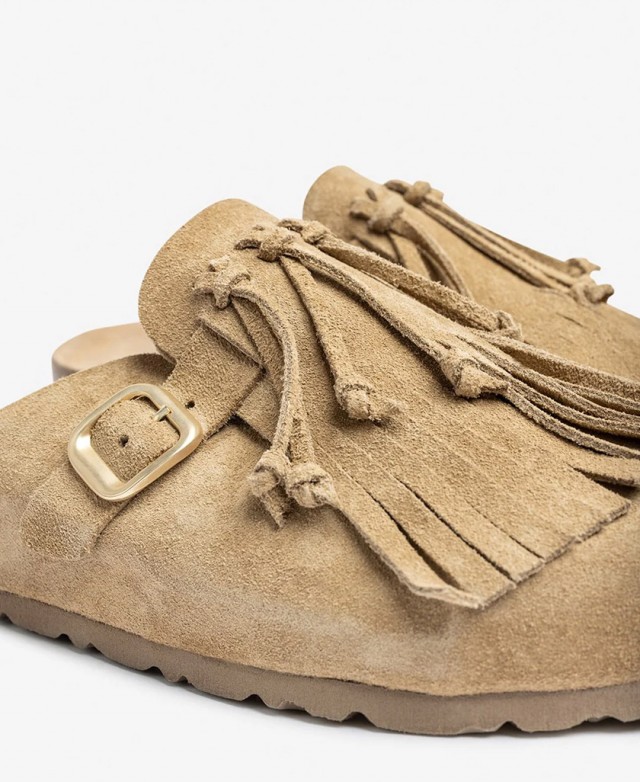 Zapato beige de serraje Yokono Zueco 260