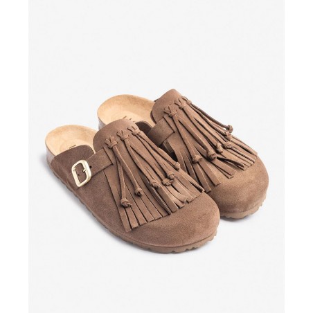 Zapato marrón con flecos Yokono Zueco 260