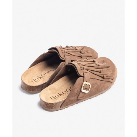 Brown shoe with fringes Yokono clog 260