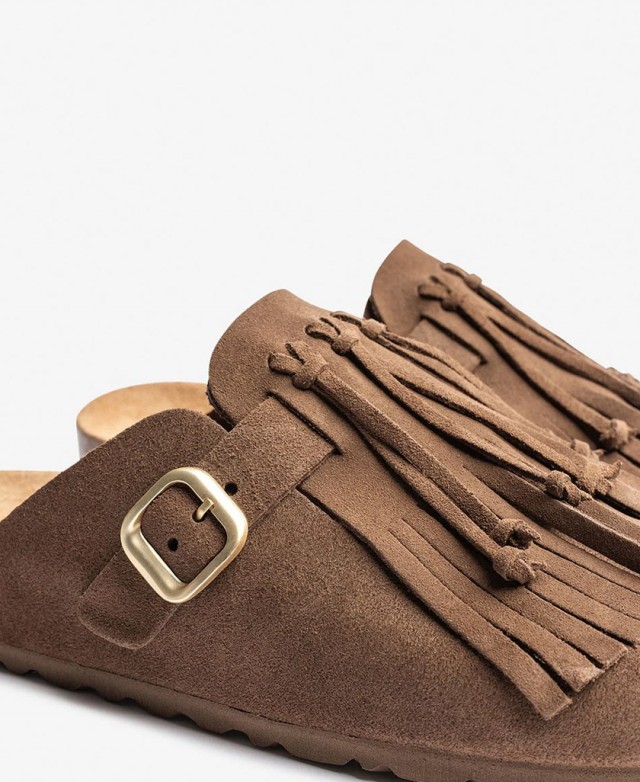 Zapato marrón con flecos Yokono Zueco 260