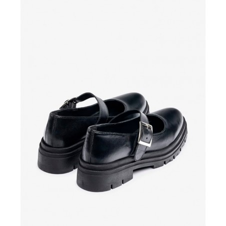 h2Merceditas negras con hebilla Yokono Cham 006 h2 pDescubre la perfecta fusion entre feminidad y tendencia con el Zapato plano