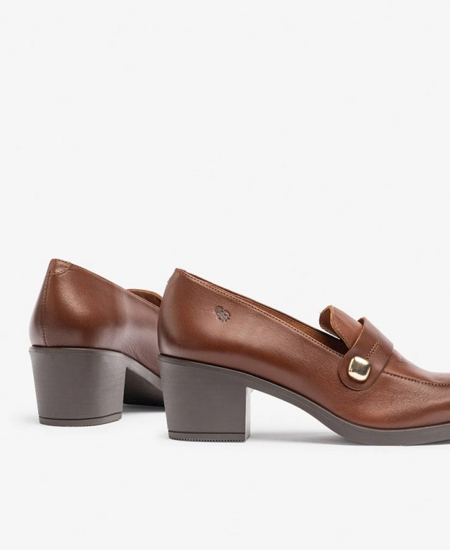 Yokono Lille-100 heeled shoe with detailing