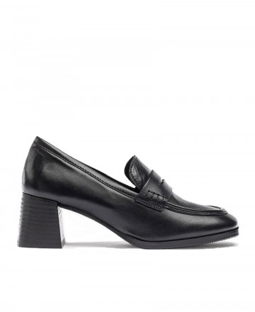 Elegant black Yokono Luna-001 loafers