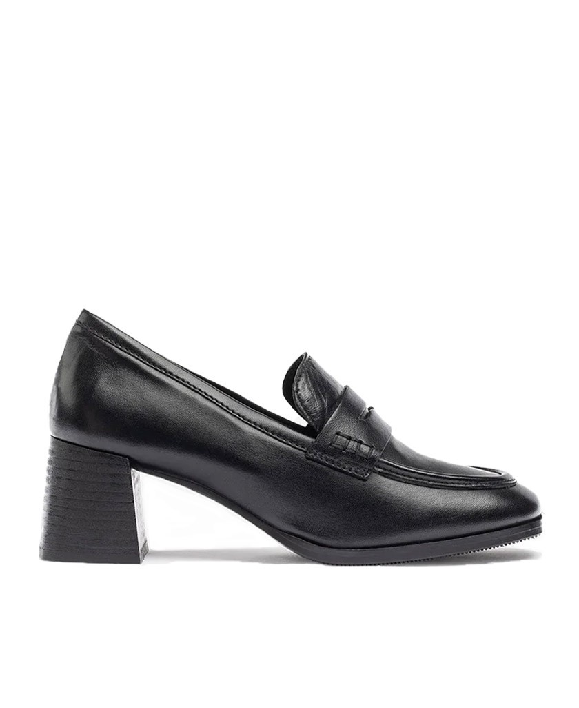 Elegant black Yokono Luna-001 loafers